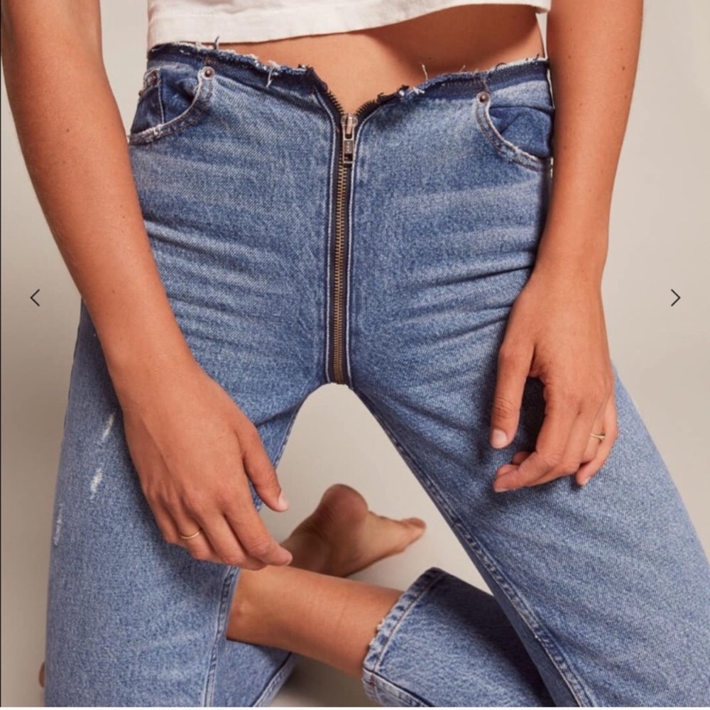 $148 REFORMATION CROPPED ZIPPER JEANS - Picture 3 of 5